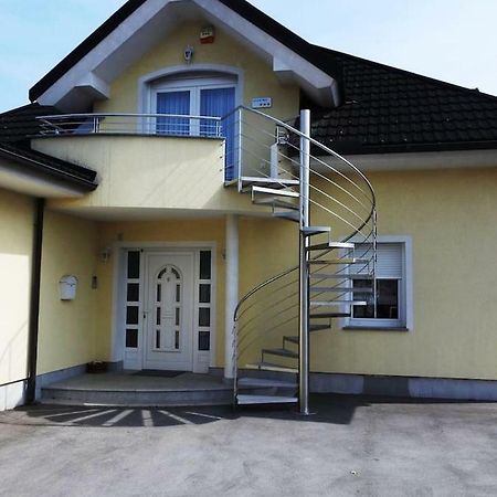 Natasha'S Garden House Apartment Dol pri Ljubljani Exterior foto