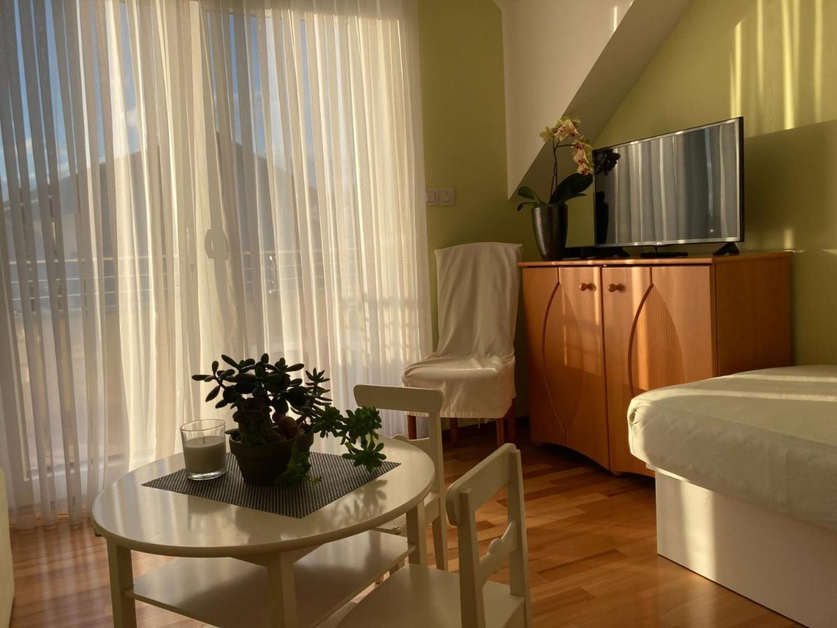 Natasha'S Garden House Apartment Dol pri Ljubljani Exterior foto