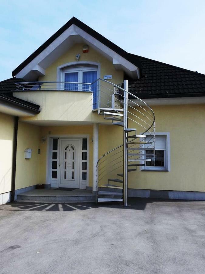 Natasha'S Garden House Apartment Dol pri Ljubljani Exterior foto